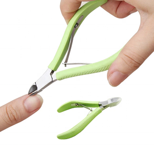 Vente en gros de pinces à cuticules professionnelles Poussoir à cuticules pour ongles Équipement de beauté pour le visage Coupe-cuticules - Product Image 3