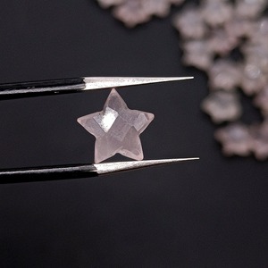 Quartz Rose Naturel Facetté Coupe Étoile 10mm Pierre Précieuse Sculptée à la Main Briolette Pierre Libre pour la Fabrication de Bijoux Vente en Gros - Product Image 3