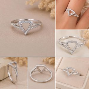 Montura de Anillo de Plata de Ley 925 para Gema de Corte Trillón 10x10mm, con Halo Pavé Triangular de 3 Puntas, Bisel en Blanco para Fabricación de Joyas - Product Image 5