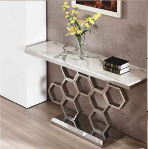Chic <b>console</b> <b>table</b> with black marble-effect top supported by intertwined gold-finished <b>legs</b>, available at wholesale prices. - Product Image 5