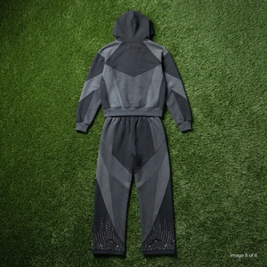 Conjunto Deportivo Personalizado para Mujer, Sudadera con Paneles en Contraste Gris Oscuro y Pedrería, Pantalones Jogger Anchos, Felpa de Algodón, Venta al Por Mayor OEM - Product Image 6