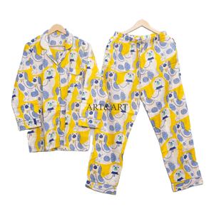 Ensemble de pyjama et chemise en coton indien fait main pour femme, imprimé chien jaune, artisanal, avec sac - Product Image 1