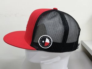 ผลิตในโรงงานเวียดนาม หมวกแก๊ปแบบ 5 ชิ้นส่วน โครงสร้างแข็งแรง ระบายอากาศได้ดี พร้อมแผ่นยางแบบกำหนดเอง เหมาะสำหรับแฟชั่นประจำวัน - Product Image 3