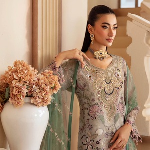 Ramsha Vol M-12 Tenue de soirée pour femme Robes Panjabi Designers pakistanais Costumes trois pièces brodés en organza - Product Image 3