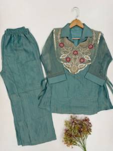 Ensemble de qualité supérieure Salsa Silk Top Palazzo et Shrug avec broderies de perles et de paillettes, tenue de soirée trois pièces de créateur - Product Image 5