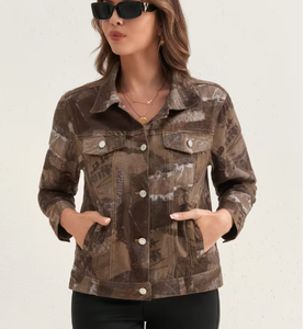 Chaqueta vaquera Hardihood International para mujer, lavado claro, con dobladillo deshilachado, pedrería floral y botones frontales, formal y transpirable. - Product Image 5