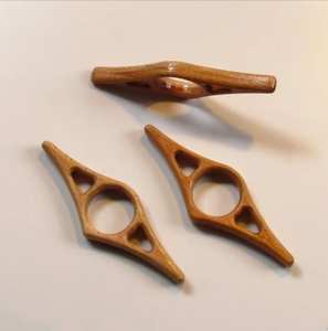 Support de livre en bois fait main pour un confort de lecture personnalisé, avec une fabrication artisanale de qualité - Product Image 3