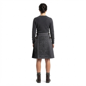 Kilt utilitaire noir unisexe, style gothique, avec panneaux cargo, multi-poches, boucle réglable, vêtements de travail, streetwear, designs personnalisés - Product Image 2