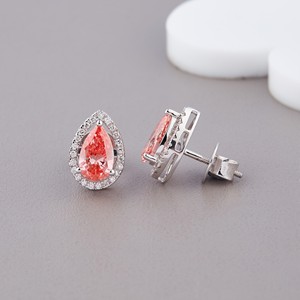 Boucles d'oreilles clous halo en diamant rose de forme poire pour femme, en argent sterling 925 plaqué rhodium, certifiées IGI, de luxe - Product Image 2