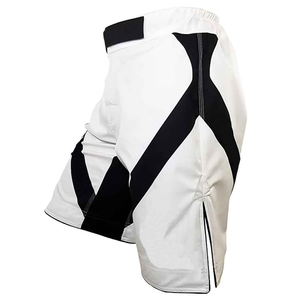 Shorts MMA blancs avec touches noires, combinaison de couleurs très demandée, pour le kickboxing, la gym et la boxe, service OEM Pakistan - Product Image 3