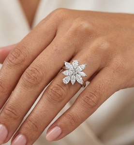 แหวนค็อกเทลลายดอกไม้ทองคำแท้ 14K วินเทจ ประดับเพชรเม็ดมาร์คีส์และเพชรทรงหยดน้ำ 2 กะรัต เพชรเลี้ยงในห้องปฏิบัติการ เครื่องประดับแต่งงาน แหวนหมั้นดีไซน์ไม่ซ้ำใคร - Product Image 3