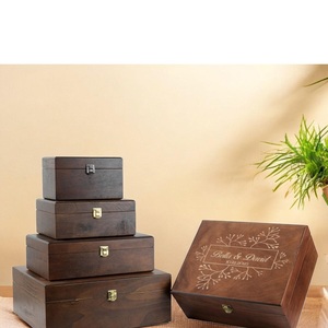 Caja Rectangular de Madera Maciza Personalizada, Grabada, Regalo de Boda, Decoración Hecha a Mano para Mesa, Tema de Amor - Product Image 1