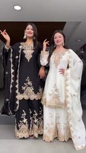 Ensemble Palazzo en Faux Georgette Lourd Brodé pour Soirée, avec Haut, Pantalon Palazzo et Dupatta en Faux Georgette Ornés de Broderies de Fil et de Paillettes - Product Image 2