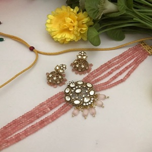 Conjunto de Collar y Pendientes de Moda de Alta Calidad en Latón Chapado en Oro con Moissanita y Kundan para Bodas - Product Image 2