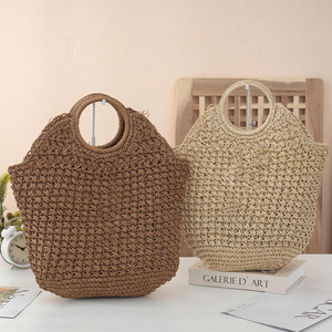 Bolso de paja artístico estilo francés de verano, bolso de mano casual para mujer estilo resort, con asa de anillo redondo, tejido calado, boca abierta y forma cuadrada - Product Image 1