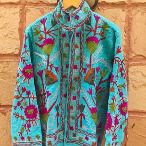 เสื้อคลุมซารองสไตล์ขายดี คุณภาพสูง ดีไซน์เนอร์แบรนด์ คอลเลคชั่นใหม่ งานแฮนด์เมด ลายดอกไม้ สำหรับผู้หญิงและผู้ชาย - Product Image 1