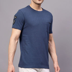 T-shirt pour homme bleu marine à col rond, manches courtes, coupe ajustée, couleur unie, décontracté, tricoté, respirant, logo sur la manche gauche, OEM ODM - Product Image 1
