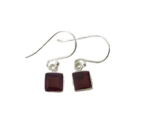 Pendientes de Plata de Ley 925 con Granate Rojo en Forma Cuadrada, Diseño Moderno y Elegante, Pendientes de Aro Finos - Product Image 1