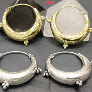 Pendientes de Aro Minimalistas de Aleación Plateada Estilo Bohemia al por Mayor, Joyería Ligera para Uso Diario, Precio de Fábrica de Fabricante Indio - Product Image 1