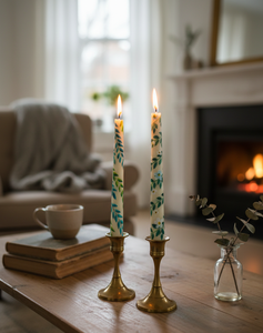 Juego de Velas Cónicas de Cera de Soja Pintadas a Mano con Diseño Botánico Verde (Juego de 2) para Decoración del Hogar, Bodas, Navidad y Ocasiones Especiales - Product Image 2