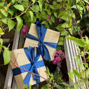 Panier cadeau en bambou fait à la main Design Art Déco Belles poignées de couvercle en rotin pour boîtes de fruits Tentures murales-Artisanat du Viet Nam - Product Image 2