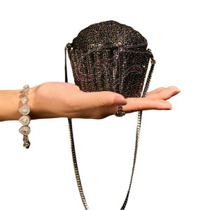 Bolsos de Mano de Moda para Mujer con Borlas de Perlas y Diamantes, Hechos en Pakistán, de Alta Calidad, Personalizables, para Uso Nocturno, Servicios OEM - Product Image 1