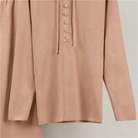Ensemble de deux pièces décontracté pour femmes en tricot de grande taille, mode automne, pull ample à capuche avec décoration de boutons, logo sur le devant