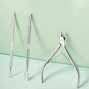 Juego de herramientas profesionales para uñas de acero inoxidable con empujador de cutículas y cortaúñas para el cuidado de las uñas. - Product Image 1