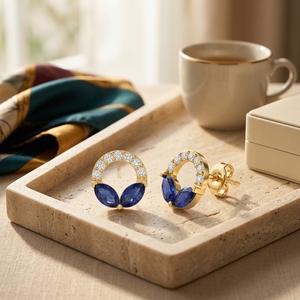 Pendientes de Aro Abierto Azul Intenso con Diamantes Cultivados en Laboratorio con Corte Marquesa, Chapados en Oro, Modernos para Bodas y Uso Diario - Product Image 3