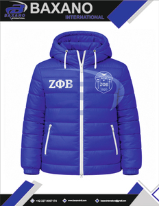 เสื้อแจ็คเก็ตพัฟเฟอร์สีน้ำเงินแบบมีฮู้ดสำหรับฤดูหนาวของชมรมเซต้า ฟี เบต้า (ZPB) พร้อมโลโก้ด้านหน้าแบบกำหนดเองของชมรมกรีก ZPB - Product Image 4