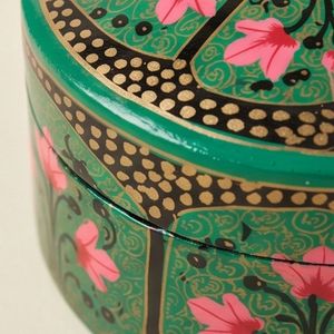 Boîte à trésors ronde en papier mâché de Kasmir, motif tulipe rose, arche à pois noirs, peinte à la main, cadeau artisanal indien - Product Image 4