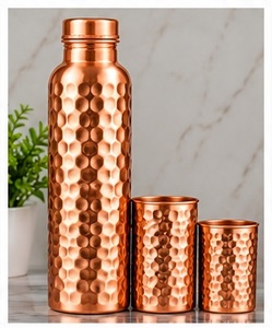 Ensemble Bouteille d'Eau en Cuivre Royal Prism et 2 Tasses, Flasque à Motif Diamant Martelé avec Couvercle, 3 Pièces - Product Image 2