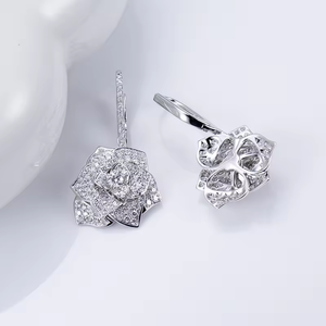 Boucles d'oreilles en or blanc avec diamants ronds taille brillant couleur D certifiées IGI, bijoux de luxe pour femme pour mariage - Product Image 3
