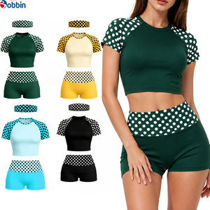 Ensembles de shorts personnalisés pour femmes, ensemble sportif 3 pièces rose à pois pour femmes, haut court à manches courtes avec short assorti, vêtements de printemps - Product Image 5