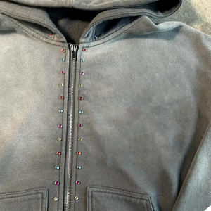 เสื้อฮู้ดซิปสีเทาแบบยูนิเซ็กซ์ขายส่ง ล้างสีแบบแอซิดวอช ประดับด้วยคริสตัล สไตล์สตรีทแวร์สั่งทำได้ คุณภาพพรีเมียม - Product Image 5