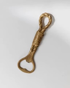 Abridor de Botellas Metálico Dorado con Asa de Cuerda, Diseño Portátil Manual, Más Vendido - Product Image 3