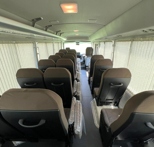 Autobús Toyota Coaster Usado de 30 Asientos con Motor de Gasolina 2TR para Viajes de Larga Distancia - Transmisión Automática - Product Image 6