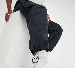Pantalones Cortavientos Cómodos y Ligeros Hechos en Pakistán, Pantalones Deportivos Casuales Modernos y Minimalistas, Pantalones Cortavientos para Uso Diario - Product Image 3