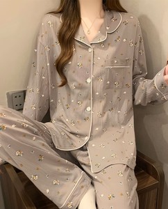 Conjunto de pijama de gasa con estampado floral para mujer, manga larga, cuello Peter Pan, botones al frente, ropa de dormir suave, temporada de primavera, longitud completa - Product Image 1