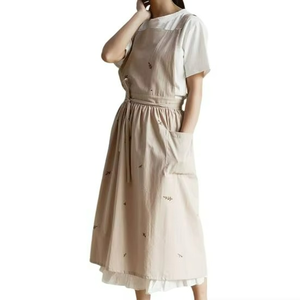 Elegante Delantal de Lino y Algodón para Mujer, Estilo Japonés, con Tirantes Cruzados en la Espalda y Bordado Floral, para Cocina, Jardín, Cafetería - Product Image 2