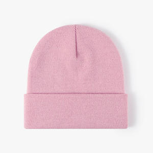 Bonnet tricoté décontracté personnalisé en gros avec revers, fabriqué par une usine de bonnets tricotés sur mesure pour les marques de vêtements américaines - Product Image 4