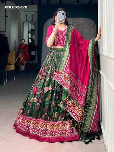 Ensemble Lehenga Can-Can et Choli en coton Zai-Stripe de la meilleure qualité en soie Tussar avec impression à la feuille et travail de miroir Gamthi – Vente en gros - Product Image 6