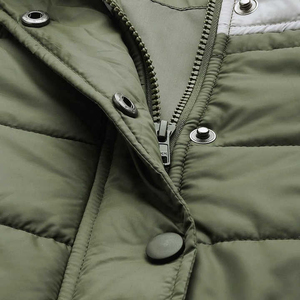 Chaqueta Acolchada Verde Oliva para Mujer con Bloques de Color Blanco, Cuello Alto, Manga Larga, Relleno de Poliéster, para Otoño - Product Image 2