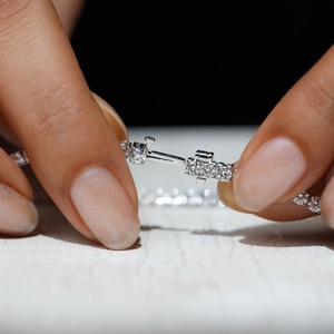 Bracelet tennis de luxe en or massif 14 carats avec diamants de laboratoire certifiés IGI – Bijou élégant pour mariages et soirées féminines - Product Image 2