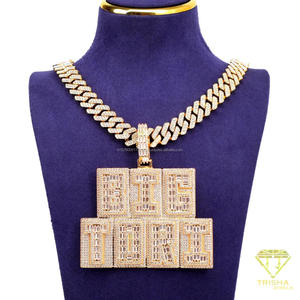Joyería de Moda con Diamantes de Moissanita: Colgante de Letra Personalizada Grande, Diseño Totalmente Brillante y Cadena Cubana Iced Out - Product Image 4