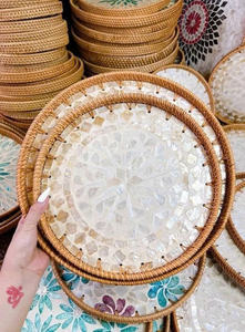 Plateau décoratif en rotin naturel pour la mise en scène de table, l'organisation de la coiffeuse et la décoration intérieure - Product Image 3