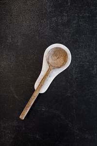 Reposacucharas de mármol hecho a mano, pieza decorativa contemporánea para la cocina, para uso funcional diario. - Product Image 2