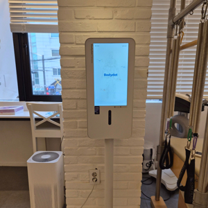 เครื่องวิเคราะห์ร่างกายอัจฉริยะ Bodydot BDF1000 พร้อมระบบ AI ตรวจสอบสุขภาพ โครงอะลูมิเนียมอัลลอยด์ที่ยืดหยุ่น ไม่สามารถพับได้ ติดตามร่างกายแบบเต็มรูปแบบ - Product Image 1