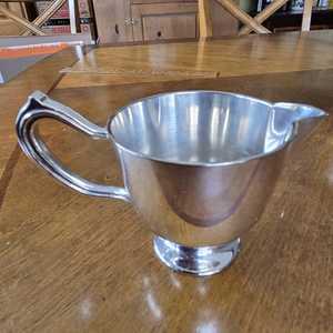 Ensemble crémier et sucrier chromés style Mid-Century avec couvercle, service à café vintage, accessoires de bar à café style rétro diner - Product Image 1