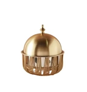Cacerola de metal de diseño llamativo que ofrece estabilidad, evitando derrames y accidentes durante el agitado entusiasmante con la cacerola. - Product Image 1